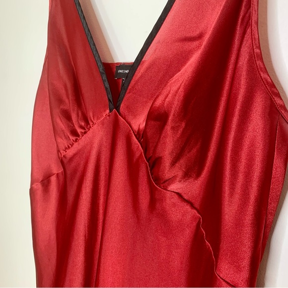 Red Satin Chemise Camisole Slip Jones New York Christmas Holiday Valentine’s - Picture 5 of 10